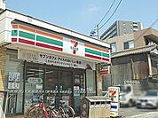 コンビニ「セブンイレブンまで520m」