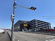 ショッピング施設「アピタ新守山店まで1100m」