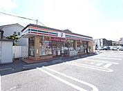 コンビニ「セブンイレブンまで710m」