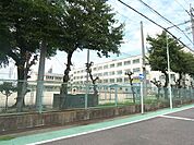小学校「名古屋市立比良小学校まで258m」