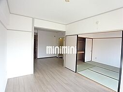 ガーデンクレスト小田井 3階2LDKのリビング/ダイニング