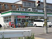 コンビニ「ファミリーマートまで1000m」