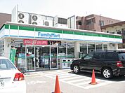 コンビニ「ファミリーマートまで590m」