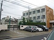 中学校「名古屋市立山田東中学校まで784m」