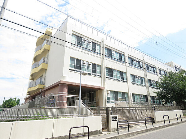 画像6:小学校「名古屋市立富士見台小学校まで748m」