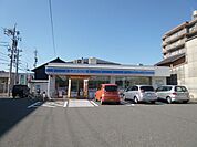 コンビニ「ローソンまで180m」