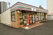 コンビニ「セブンイレブン名古屋太閤通4丁目店まで317m」