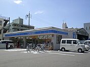 コンビニ「ローソンまで330m」