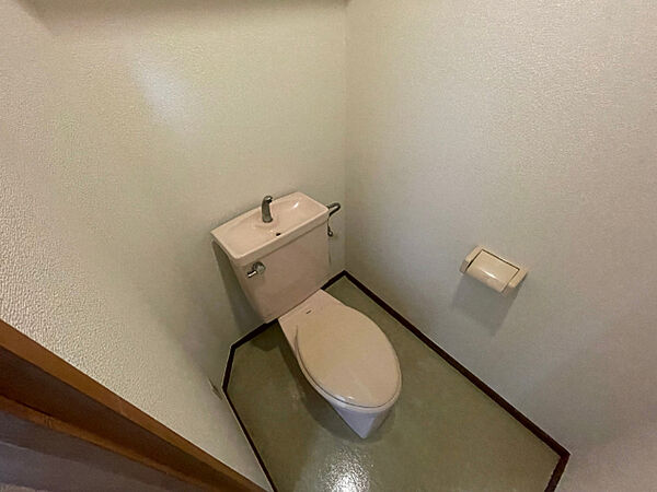 画像8:洋式トイレ