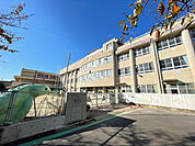 小学校「名古屋市立柳小学校まで532m」