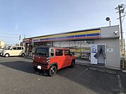 コンビニ「ミニストップまで930m」