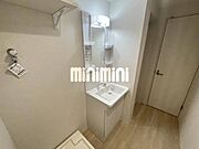 忙しい朝に嬉しいシャワー付き洗面台です。
