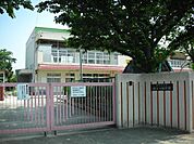 幼稚園、保育園「はとり幼稚園まで740m」