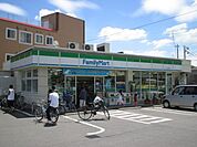 コンビニ「ファミリーマートまで680m」
