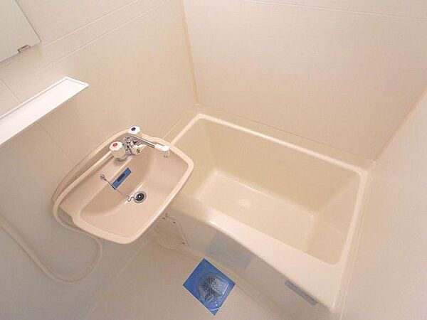 画像6:清潔感のあるお風呂です。