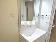 忙しい朝に大活躍の独立型の洗面台です