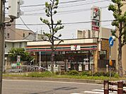 コンビニ「セブンイレブンまで50m」
