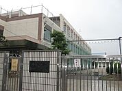 小学校「市立日比津小学校まで610m」