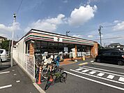 コンビニ「セブンイレブンまで330m」