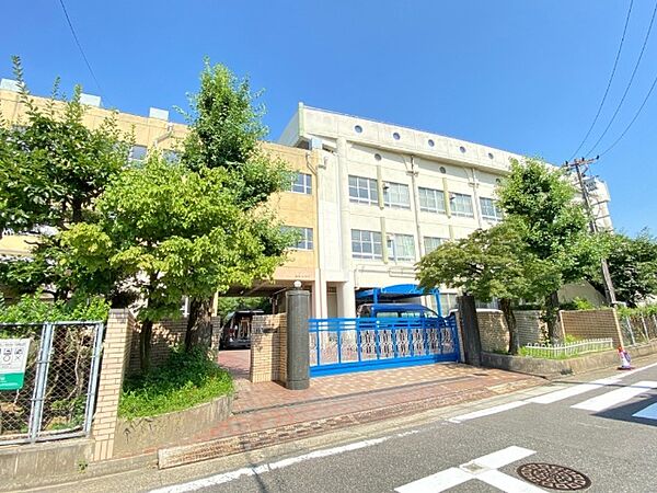 画像16:小学校「名古屋市立汐路小学校まで783m」