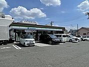 コンビニ「ファミリーマート篠原橋店まで607m」