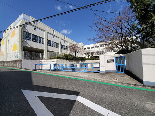 画像4:小学校「名古屋市立弥富小学校まで990m」