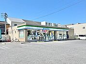 コンビニ「ファミリーマートまで160m」