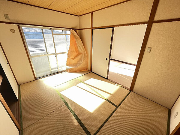 画像23:綺麗な畳の和室です