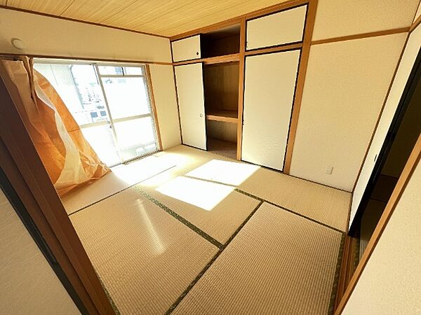 その他画像：綺麗な畳の和室です