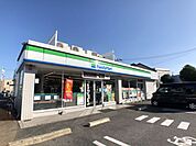 コンビニ「ファミリーマートまで230m」