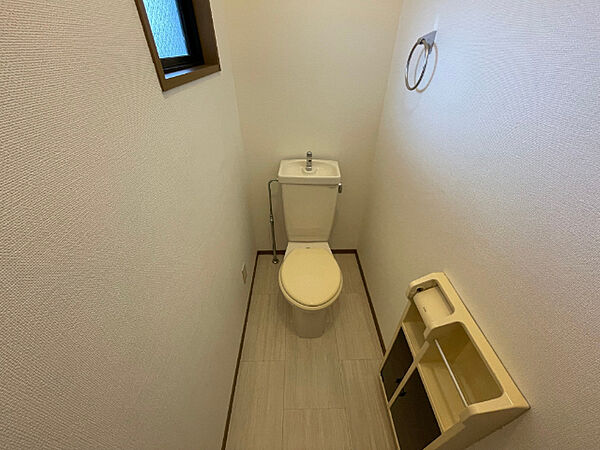 画像8:窓付きのトイレ