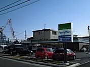 コンビニ「ファミリーマートまで170m」