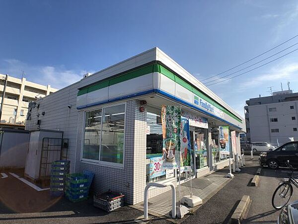 画像25:コンビニ「ファミリーマートまで220m」