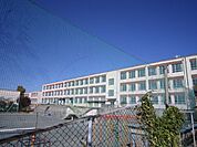 小学校「市立滝川小学校まで1100m」