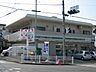 周辺：コンビニ「ローソンストア100楽園町店まで220m」