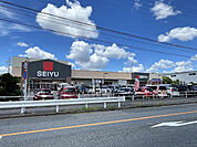 スーパー「西友熱田三番町店まで520m」