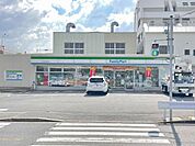 コンビニ「ファミリーマートまで450m」
