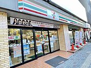 コンビニ「セブンイレブンまで240m」