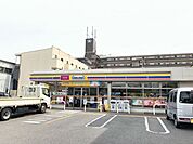 コンビニ「ミニストップ港東通り店まで341m」