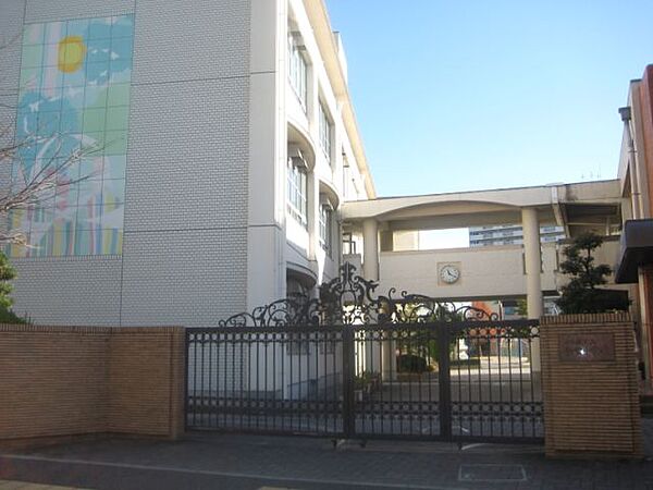 画像25:小学校「市立新栄小学校まで1100m」