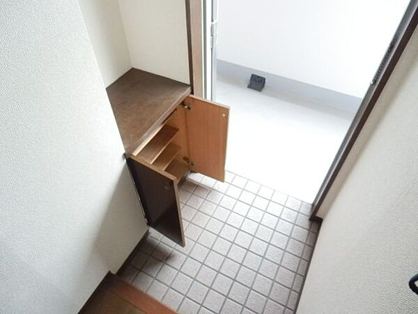 画像3:下駄箱付きの玄関です。