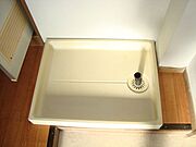 洗濯機パンが置けるので水漏れの心配が少ないですよね！