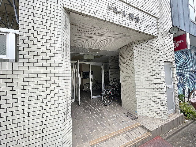 6 / 11