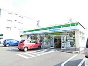 コンビニ「ファミリーマートまで470m」