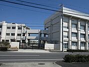中学校「名古屋市立志段味中学校まで584m」