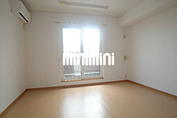 フラット・フォー 2階1LDKのリビング/ダイニング