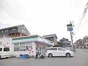 コンビニ「ファミリーマートまで450m」
