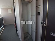 玄関外収納