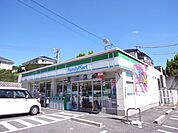 コンビニ「ファミリーマートまで510m」