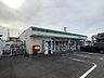 周辺：コンビニ「ファミリーマートまで620m」
